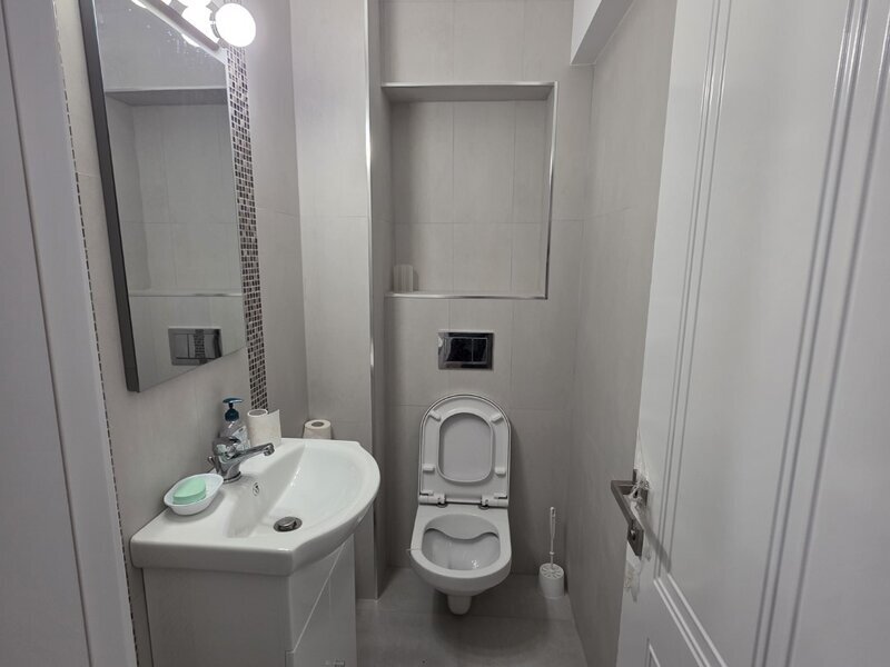 Vergului, 10 minute metrou Costin Georgian, renovat complet, 2 gr sanit