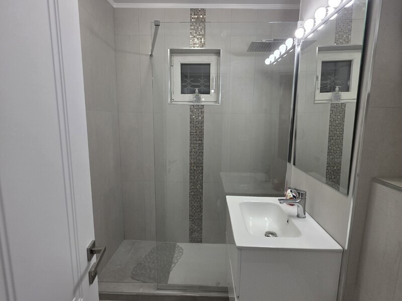 Vergului, 10 minute metrou Costin Georgian, renovat complet, 2 gr sanit